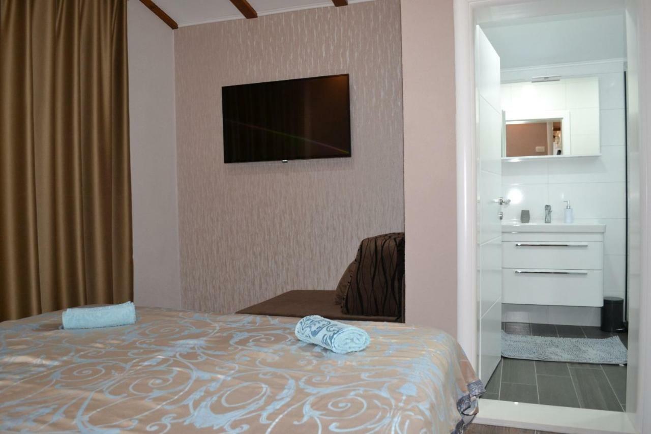 מוסטר Apartment Oaza מראה חיצוני תמונה